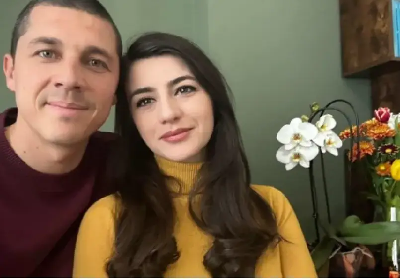 Миро гледа бременната Лена като писано яйце