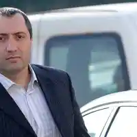 Митьо Очите гласува с охрана