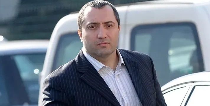 Митьо Очите гласува с охрана