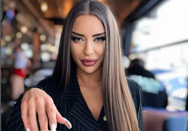 Мони Зенгиннер, най-обсъжданата участничка в „Ергенът”:  Не търся богат мъж, искам аз да съм богат „мъж”