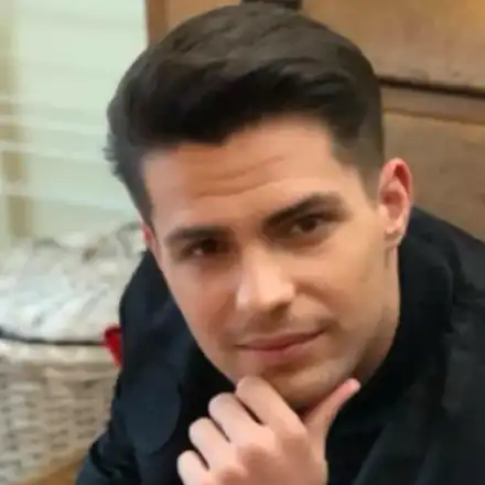 Наш актьор озвучава Арнолд Шварценегер