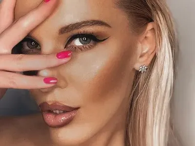 Натали Трифонова с колие на кралица