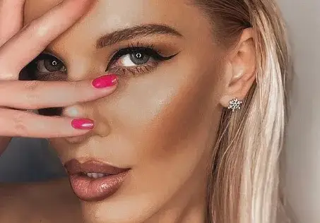 Натали Трифонова с колие на кралица