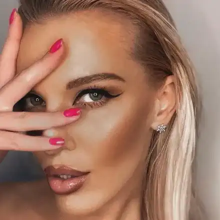 Натали Трифонова с колие на кралица