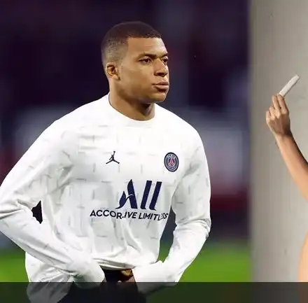 Николета Лозанова гледа Мбапе