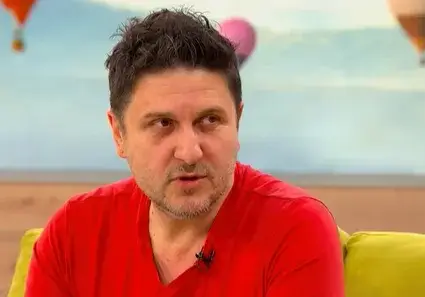 Освжава се за младото си гадже: Aсен Блатечки чукна 52 и опъна бръчки