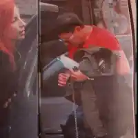 Папарашки удар: Блатечки заживя в дома на поредната си любовница