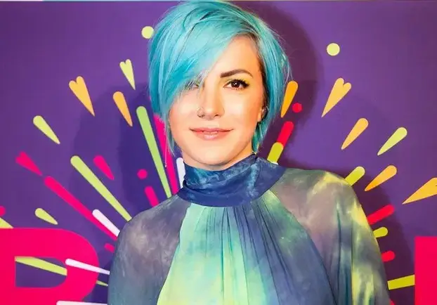 Поли Генова със синя коса в Мадрид