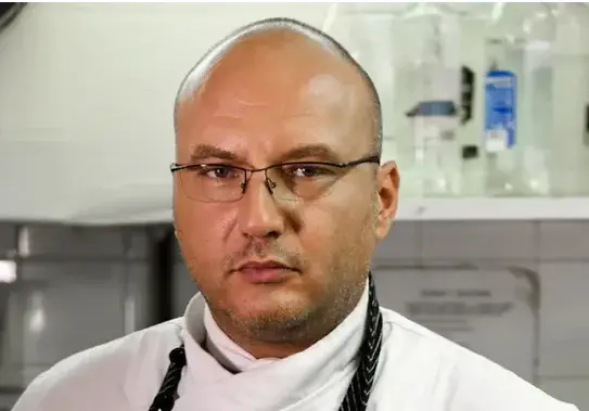 Шеф Манчев не вижда нищо без очилата