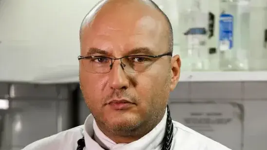 Шеф Манчев не вижда нищо без очилата