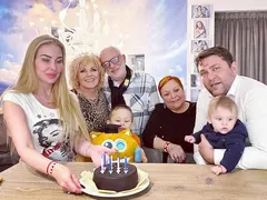След две години вражда и скандали за пари: Тоца се помири с майка си