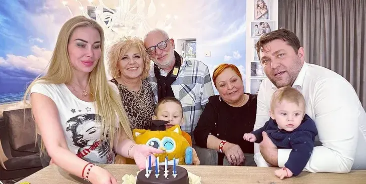 След две години вражда и скандали за пари: Тоца се помири с майка си
