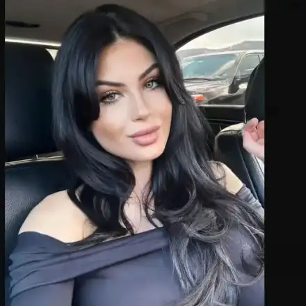 Тафкова си отряза косите навръх имения си ден (Венета Харизанова стана брюнетка, Цвети Стоянова празнува с куче))