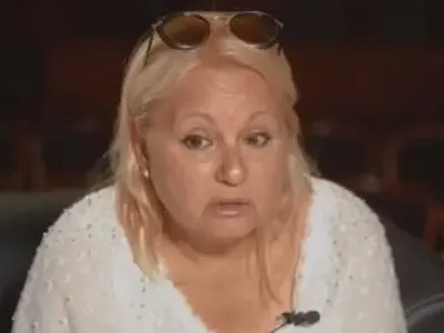 Тони Димитрова  се моли за баща си