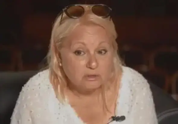 Тони Димитрова  се моли за баща си