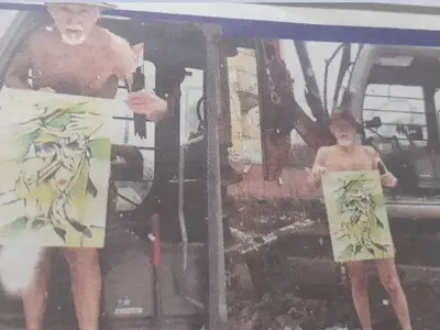 Яхнаджиев излезе гол на улицата