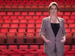 Алекс Сърчаджиева  чукна 40 на сцената
