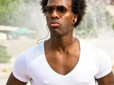 Алфредо Торес  тръгва на плаж  още през май