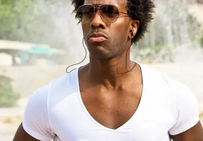 Алфредо Торес  тръгва на плаж  още през май