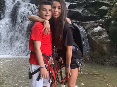 Алисия нежелана на стадиона от сина си