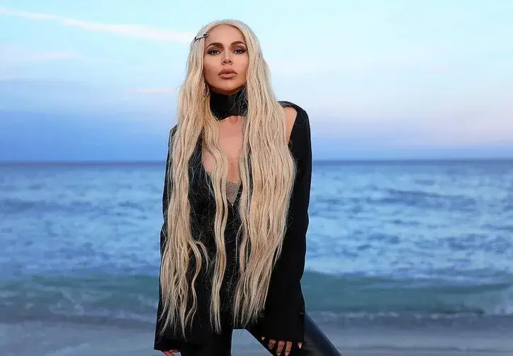 Алисия се върна към русото