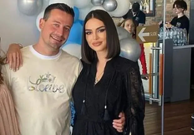 Бавачки не припарват! Синът на Доган гледа децата само с Памела