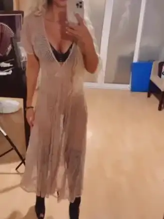 Без фотошоп! Андреа съвсем заслабна