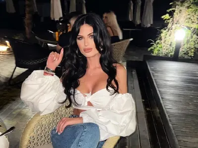 Без грам фотошоп: Тафкова се пусна по прашки (Показа перфектно барабанче)