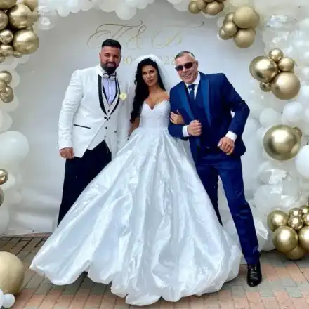 Бившата на Джизъса с любовник в Гърция