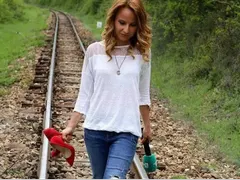 Цънцарова ходи  само на токове,  за да изглежда  по-висока