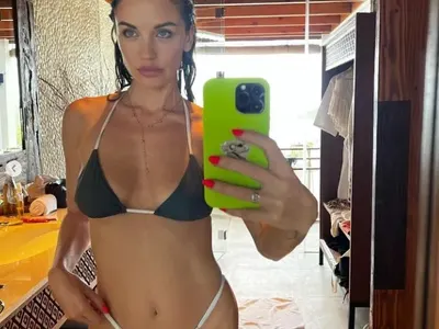 Диляна Попова пуска балончета по бански