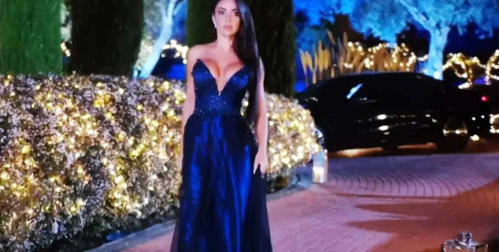 Джия гледа страстите си в „Ергенът“ с баща си