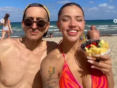 Дони с бюст като на Дара