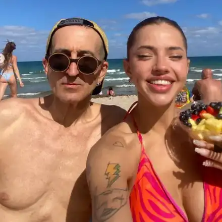 Дони с бюст като на Дара