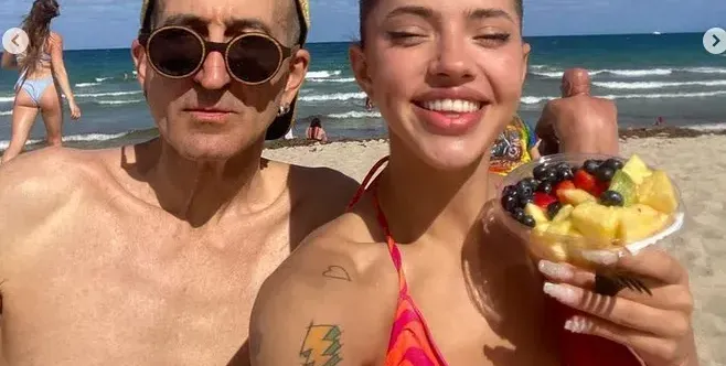 Дони с бюст като на Дара