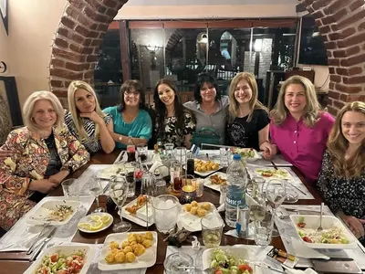 Емилия събра братовчедките