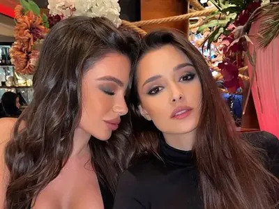 Ергенки купонясва по гърди! Джия и Валерия шокират с изпъкнали зърна и огромно деколте (Снимки)