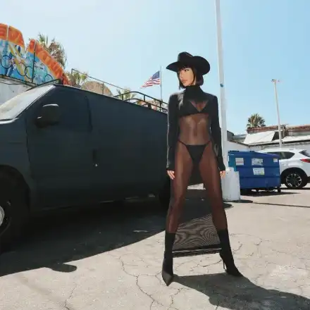 Галена трупа тен в Санта Моника