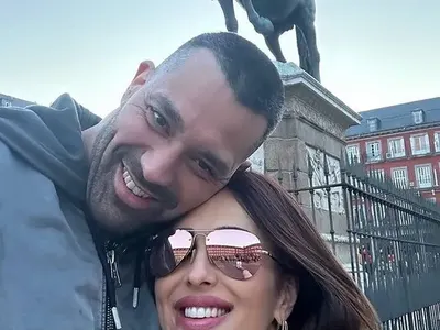 Глория и младото й гадже на любовна ваканция в Испания