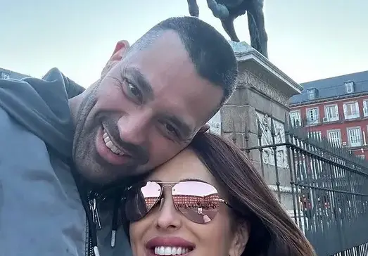 Глория и младото й гадже на любовна ваканция в Испания