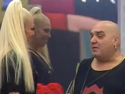 Грубо! Фънки отказал на Луна