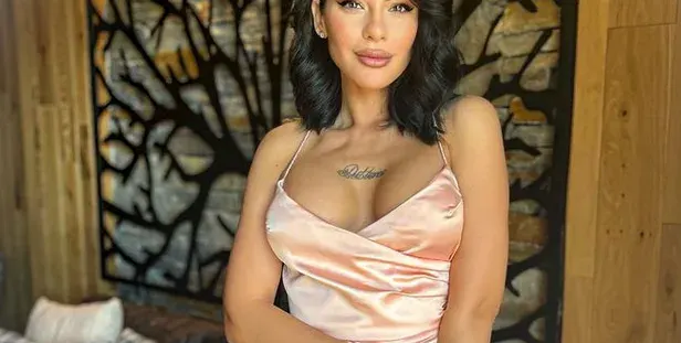 Жената на Криско отиде на сватба по бельо (Снимка)