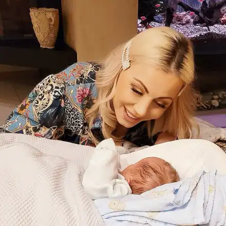 Камелия може да  влезе в затвора  заради бебето