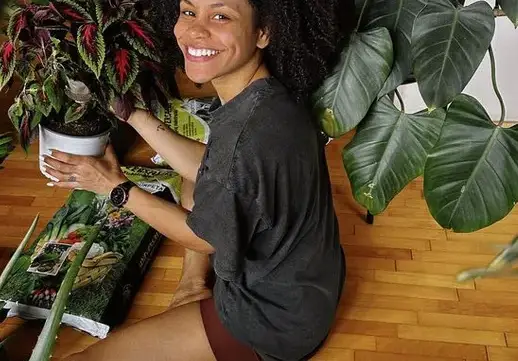 Карин Околие си направи градина в апартамента