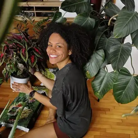 Карин Околие си направи градина в апартамента