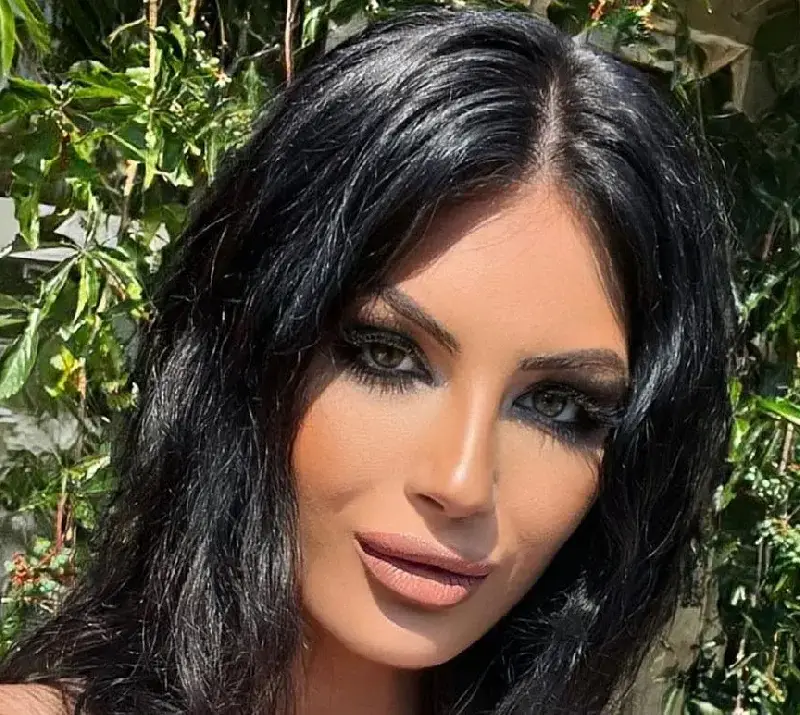 Клъцни-срежи! Мис България с нов нос като на Преслава! (ФОТО)