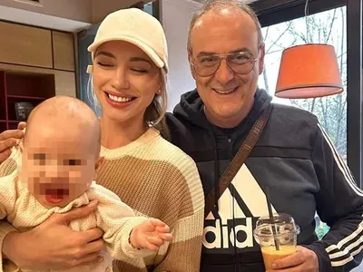 Краси Радков на кафе с Малкото коте на Божинов