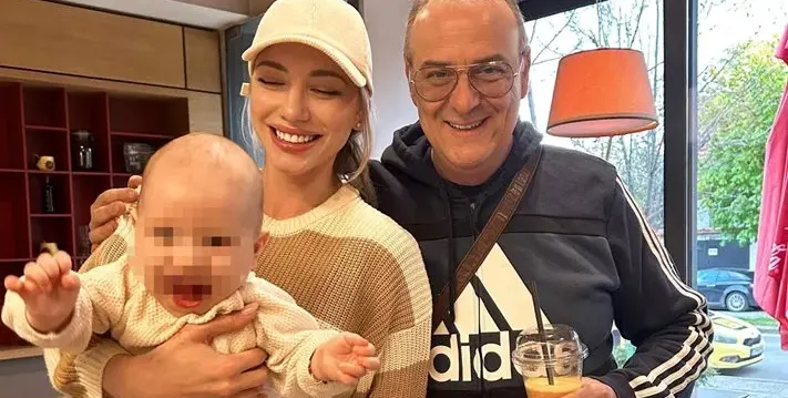 Краси Радков на кафе с Малкото коте на Божинов