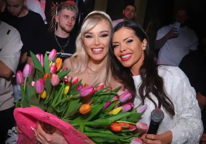 Лидия чукна 22 в  дует с Преслава