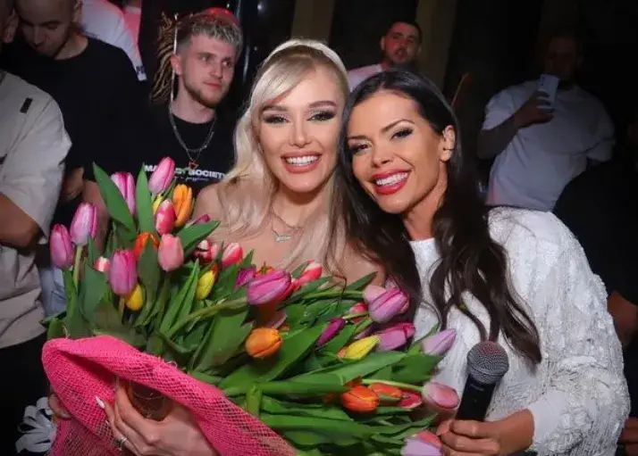 Лидия чукна 22 в  дует с Преслава